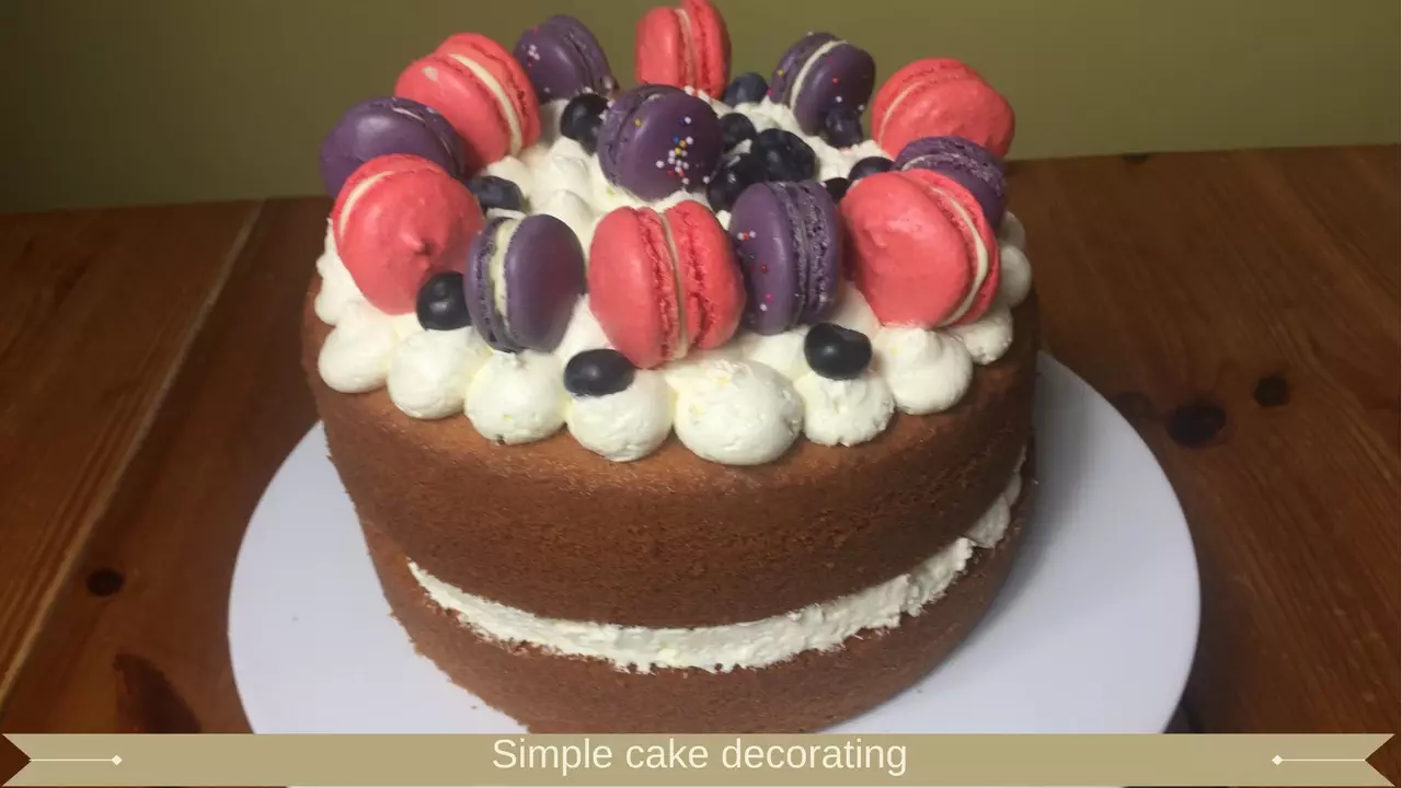 Simple cake decorating for beginners